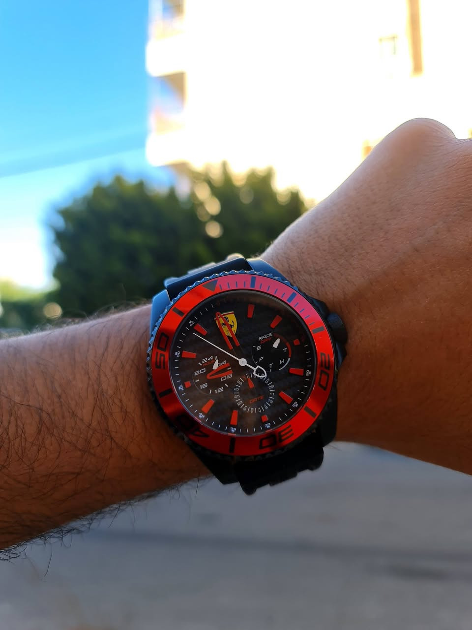 🏎️ FERRARI SPECIAL EDITION | دقة المواعيد الملكية

​للبيع ساعة فيراري (Scuderia Ferrari) الأصلية، التصميم الرياضي الفاخر الذي يمنحك السيطرة الكاملة على وقتك بتفاصيل تقنية متكاملة.

​المواصفات والعدادات الداخلية:

​عداد الأيام: مؤشر خاص يعرض لك يوم الأسبوع الحالي بوضوح.

​عداد التاريخ: عداد مخصص لعرض تاريخ الشهر لضمان تنظيم جدولك.

​نظام 24 ساعة العالمي: عداد إضافي مخصص لنظام التوقيت العالمي،

 لتمييز الوقت (صباحاً/مساءً) بدقة تامة.

​التصميم: إطار "بيزل" رياضي باللون الأحمر الناري مع مينا أسود فخم

 وشعار الحصان الجامح 🐎.

​الحالة والملحقات:

​الحالة: بحالةالوكالة 
​الملحقات: تأتي مع العلبة الأصلية الفاخرة وكتاب 

​للتواصل والشراء:
​📞 رقم الهاتف: [ 0795472588] 

​ساعة تجمع بين الهيبة الرياضية والوظائف اليومية التي لا غنى عنها


**إذا كنت صاحب هذا الإعلان وتريد حذفه لأي سبب، رجاءا أرسل رسالة إلى الدعم الفني**