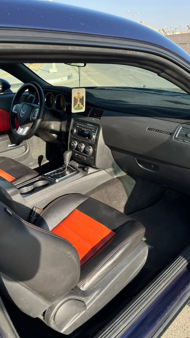 السلام عليكم
جالنجر مديل 13(وارد كندي) محرك (3600) كفالة عامة من الضربة والصبغ عدا بارد بالجاملغ الخلفي جهة السايق 
الممشى : (73 ألف ميل)

مكينة وكير كفاله وحدادية جديدة عليها ادامة كاملة لمنظومة الوقود باتري جديد تخم تاير جديد فلنجات ودسكات جديدة رقم انگليزي (بصرة) وصاعدة هزة السنوية تنتهي ب27 وبأسمي يعني السيارة جاهزة من كلشي شغل واطلع وين ماتريد

ملاحظة: السيارة ما اسوي بيها وكالة
وشرط التحويل بنفس اليوم للمشتري
السعر (128) وبيها مجال 

مكان السيارة : البصرة
للأستفسار الاتصال على الرقم :
***********
