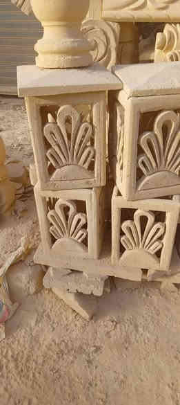 انا علي من مصر واقيم في بغداد اعمل  في دكورات الحجر الفرعوني في مصر   الدكورات والظغرفه والرسومات دي من اعمالي وده فن نحت علي الاحجار الطبعيه مثل الحجر السوري وغيرها انواع الخمات وتشكيل الرخام والاحجار  الطبعيه ونحت علي الجس والاسمنت
***********
