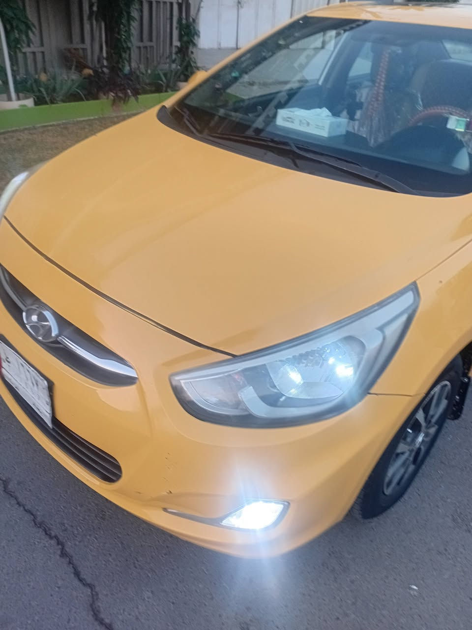 اكسنت خليجي موديل ٢٠١٦ سياره بيها طخات بسيطه مصبوغه صبغ عام سياره كير ومحرك مكفولات دوشمه كوشنات وارضيه جديده تخم تاير ويل كاب السعر ٩٠ ورقه سياره بأسمي اني المالك الاتصال ***********ويوجد واتساب
