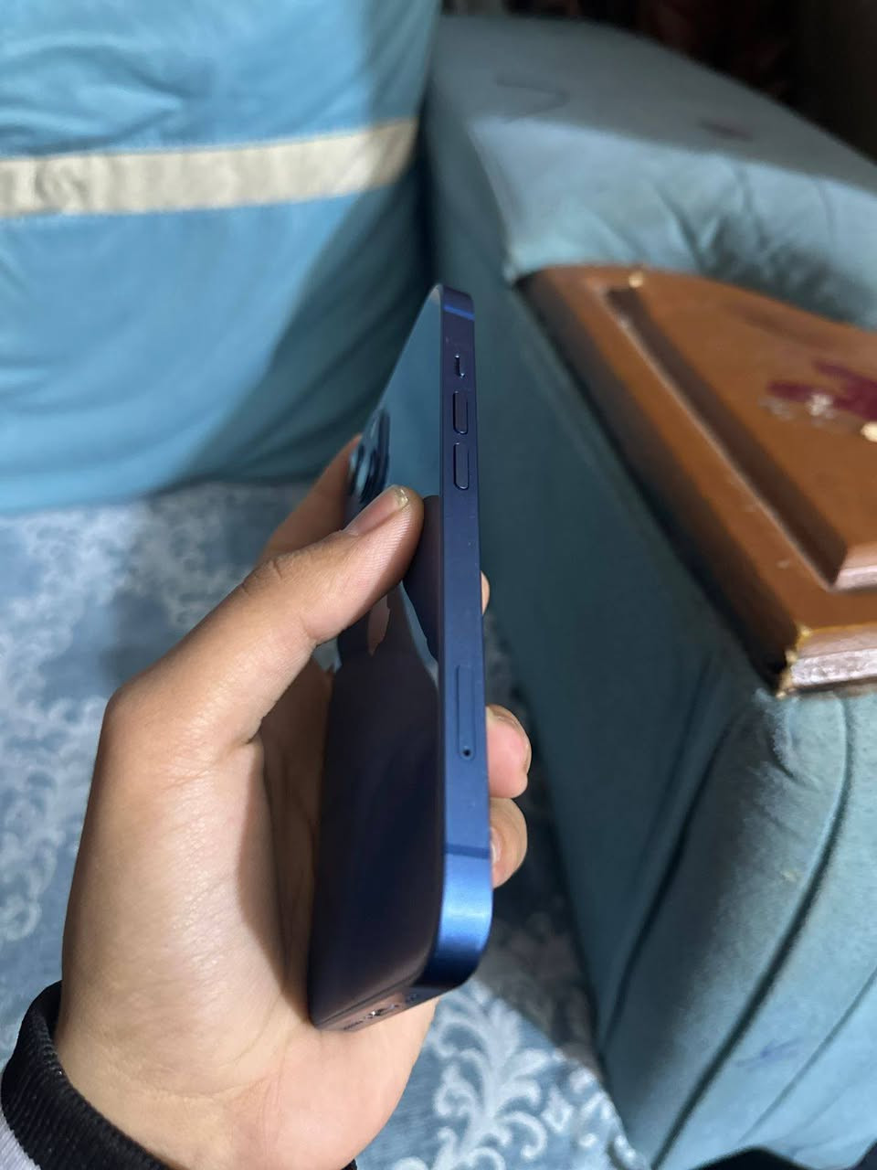 السلام عليكم ايفون 13 عادي ذاكره 128 بطاريه 80 الجهاز وتر ممفتوح بلادي فيس ايدي شغال بدون كارتون
المكان بغداد الشعب
السعر 350
 ***********
بي واتساب
