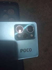 بوكو F5 • نضيف • شاحن ويا