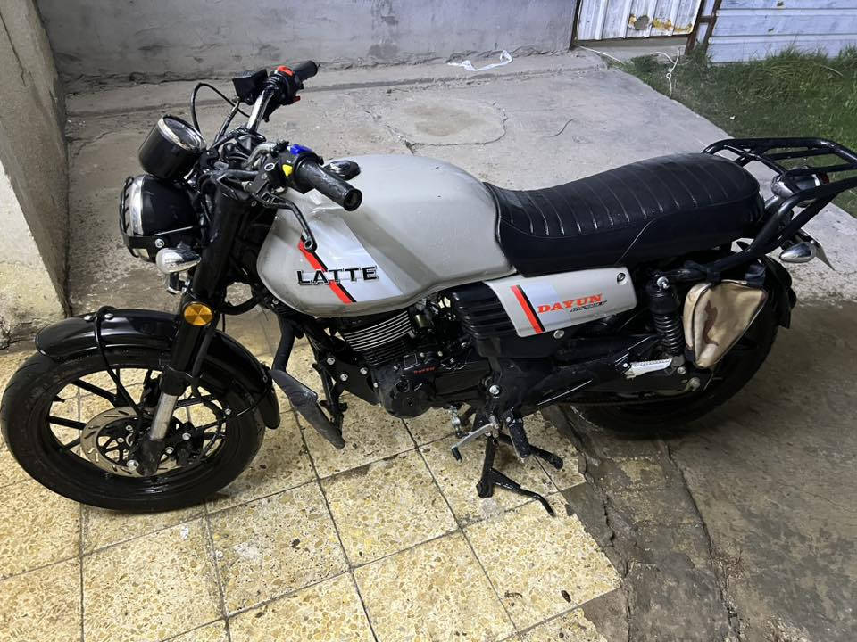 دراجة دايوان لايتي سرعه ١٦٠ موديل ٢٠٢٥
دراجه جديده مابيها اي نقص فقط برغي صلنصه دراجه نضيفه كلش و هيه متروكه صار ٣ اشهر ما مشغلها لان طلعاتي قليل بيها اشتريها جديده شديتها ب أيدي السعر مليون و٥٠٠  وبيها مجال  ***********. العنوان بغداد شاطئ التاجي
