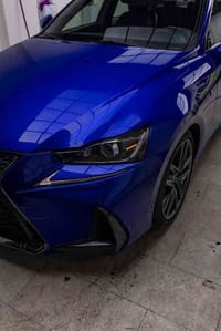 للبيع luxes is 300 awd الموديل : 2019 الفئة:F sport اللون : ازرق الممش...