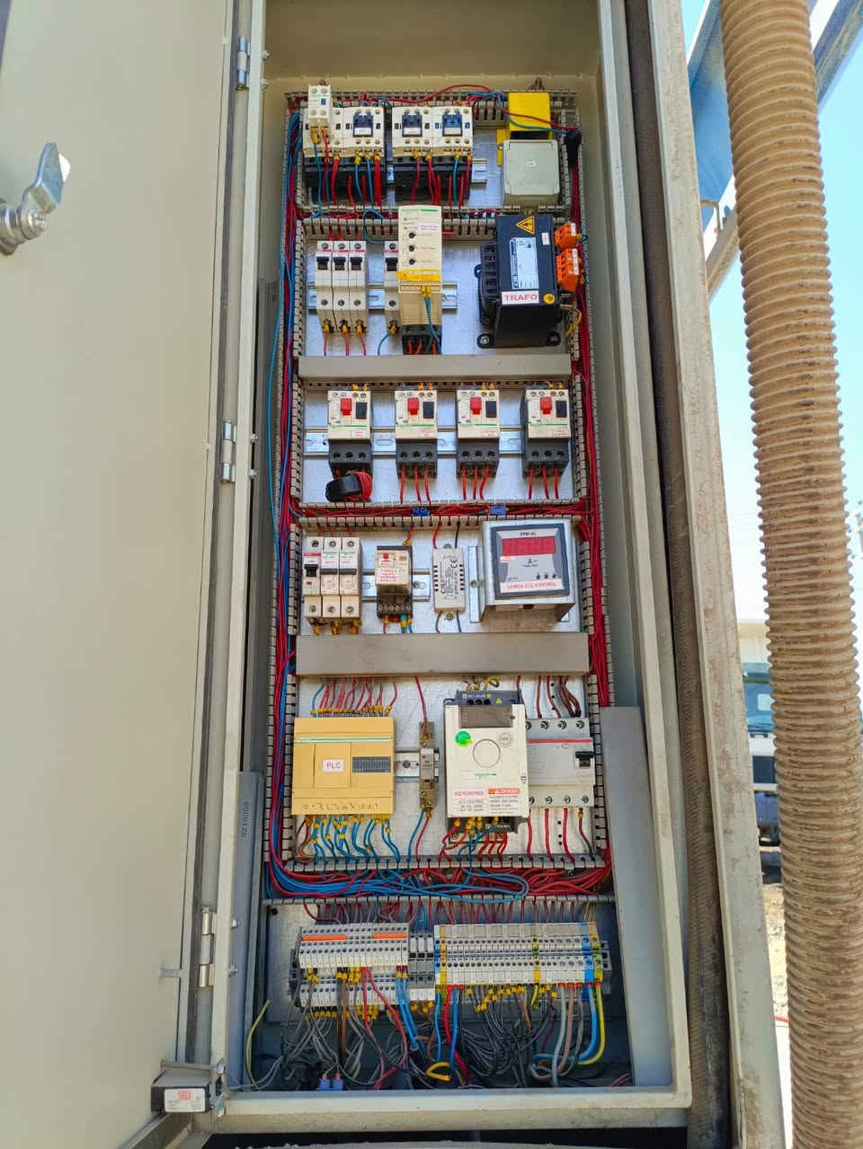 السلام عليكم فرش غسل سيارات امتياز الماني للبيع للتواصل ***********
