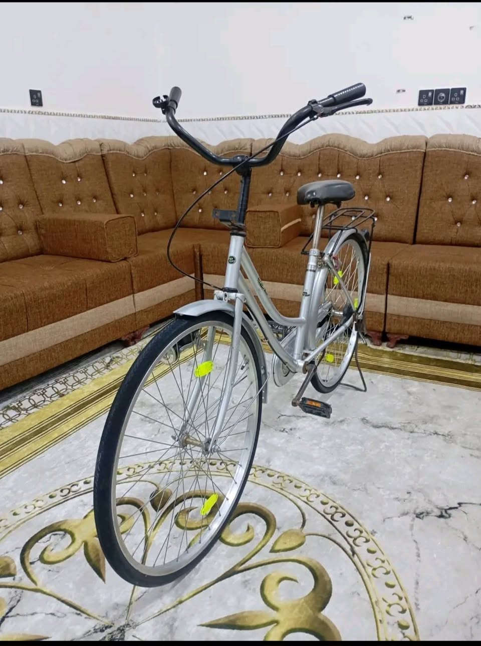 للبيع بايسكل ياباني حجم 26 مديل 2018 البيسكل نضيف مكان بصره حمدان السعر 100وبي مجال ***********متواجد بس واتساب البصرة, العراق
