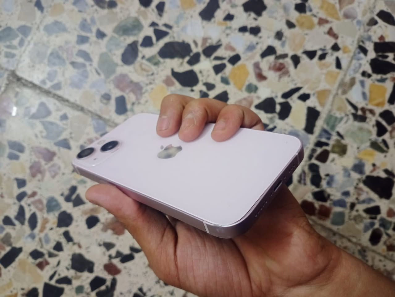 آيفون ١٣ عادي
ححبيبى الجهاز كلش نضيف بس بي هاذني ضربتين وشاشه مبدله بس اصليه بطاريه ٨٢ لا مبدله ولا مرفوعه والذاكره ١٢٨ فيس ايدي شغال كلشي شغال والسعر
٣٥٠ عندك استفسارع هاذه الرقمي ***********بغداد بلديات
