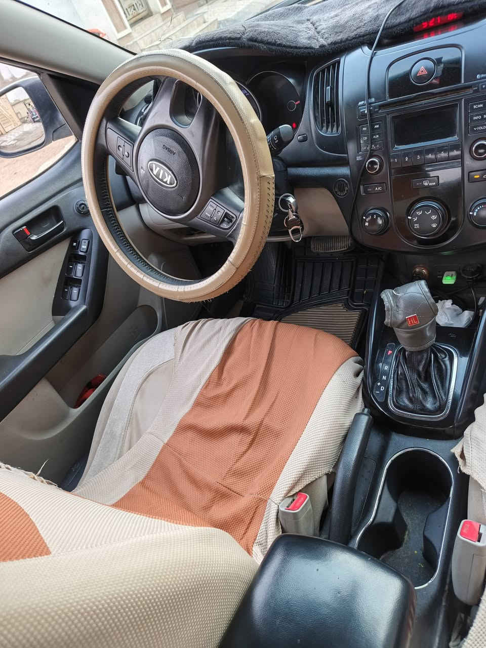 سلام عليكم سيراتو 2013سياره خليجيه سياره نضيفه بيه طخه بصيطه بل صندوق سياره حيل حلوه محرك 1600 المرغوب رقم نكليزي سنويه لل2029 سياره كلش حلوه شراي يتصل ع رقم *********** اتصل وبيك خير وتددل سعر 90 وبيه مجال
