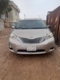 لل بيع تيوتا سينا فول فول موديل ٢٠١٧ بيها قطعتين صبغ مستعجل لل بيع سعر...