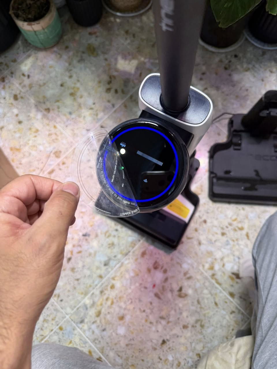 سلام عليكم 
متوفر مكنسة Tinco floor s5 مستخدم 

وداعاً للمكنسة والممسحة التقليدية! اختصرِ وقت التنظيف إلى النصف مع Tineco Floor One S5 ✨"
هل تعبتِ من كنس الأرضيات ثم مسحها في كل مرة؟ ومن عناء شطف الممسحة التقليدية وانتظار الأرض حتى تجف؟
إليكِ الحل الذكي والثوري: مكنسة وغسالة الأرضيات اللاسلكية الذكية Tineco Floor One S5 المتميزة بقدرتها العالية على شفط الغبار وغسل الأرضيات وإزالة البقع العنيدة والسوائل المنسكبة في خطوة واحدة!
⚡ أبرز ما يميزها:
 تقنية iLoop الذكية: مستشعر ذكي يكتشف درجة اتساخ الأرضيات تلقائياً (رطب أو جاف)، ويقوم بتعديل قوة الشفط وتدفق المياه فوراً للحصول على تنظيف مثالي.
 تنظيف وغسيل متزامن: تكنس وتغسل في نفس الوقت لتترك أرضيتك جافة ونظيفة تماماً خلال ثوانٍ وبدون خطوط ماء.
 نظام الخزانين المنفصلين: خزان للمياه النظيفة وخزان مستقل للمياه المتسخة، لضمان غسيل الأرضية دائماً بماء نظيف تماماً.
 خاصية التنظيف الذاتي بنقرة واحدة: عند الانتهاء، ضعِ المكنسة على قاعدة الشحن واضغطي على الزر لتنظيف فرشاة الرول والأنابيب داخلياً دون أن تتسخ يديكِ!
 تصميم مرن وحواف محسنة: تصل بسهولة إلى الزوايا والحواف الصعبة لضمان نظافة شاملة لكل زاوية في المنزل.
💡 اجعلِ تنظيف منزلك تجربة ذكية وممتعة


**إذا كنت صاحب هذا الإعلان وتريد حذفه لأي سبب، رجاءا أرسل رسالة إلى الدعم الفني**