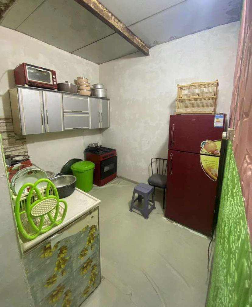 للبيع بيت حواسم
بيت حواسم مساحة 125 متر
البيت نظيف وعالي عن شارع
متكون من ديوانية
غرفتين قياس 5\4
مطبخ + حمام داخلي + صحيات خارجية
البيت مثل ما موضح بصور
موقع البيت حي الشرطة 
شارع 60 قرب سوق النرجس
السعر 13 
***********
