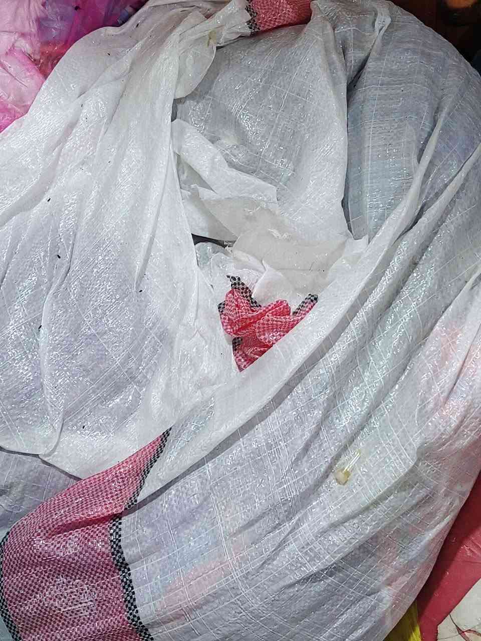 السلام عليكم
عندي هذني حضاين+بطانية+ملابس نسائية شتائية وعندي هم سجادات اي واحد محتاج فقير موكب شس عندي  5 سجادات ما محتاجهن للاتصال على هذا الرقم ***********
