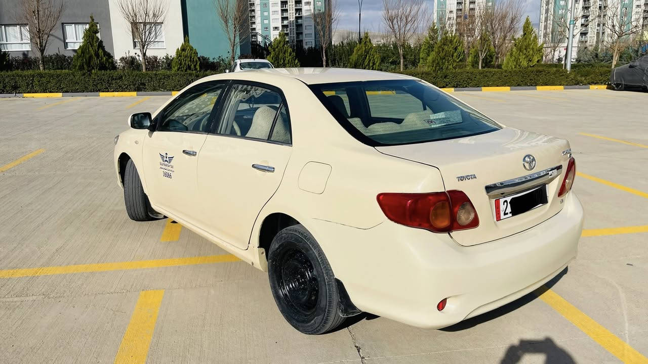 کرۆلا بیلاد تەکسی مۆدێل ٢٠٠٩ بیلاد ئۆتۆماتیک بۆ فرۆشتن سۆنەرم داناوە هیچی ناوی نەگرتووە لای دەبەی ئاوەکە کەمێک عەزێتی بووە نرخی ١٢٥$ مەعامەلە
***********
