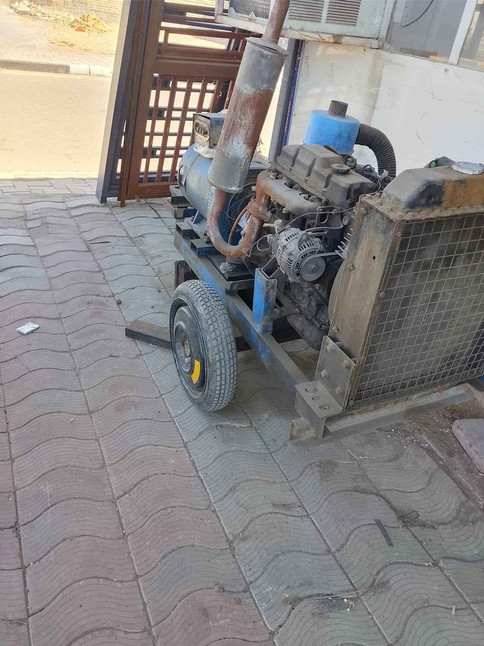 مولد كيا نضيفه شرط الفحص مكانها كربلاء سعرها 12ورقه ***********
