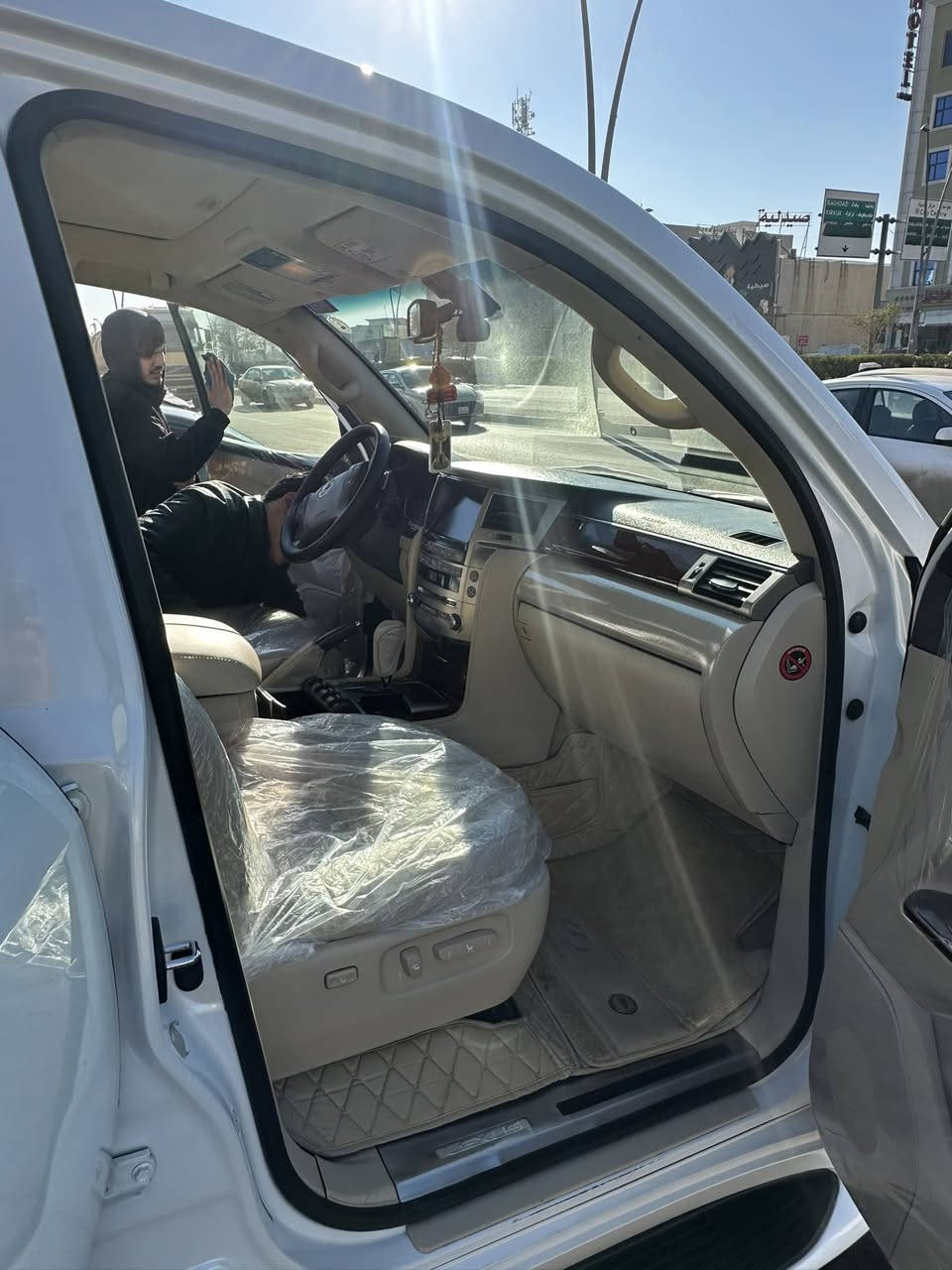 سلام عليكم شباب
لكزس برييممم اصل 
موديل 2013 
شكل بلادي 
مواصفات ميحتاج اذكرهن 
فول الفول 
جكات 
سلايت 
4قطع بصمه 
صندوك قطعتين كهرباء 
3شاشات 
كشنات تبريد +تدفئه 
زراك لايت 
خزن ميموري 
مري قلاب 
كامرات محيطية 
تشغيل عن بعد 
شفتات ستيرن 
وهواي مواصفات ما تنعد 
حداديه جديده اماميه خلفيه 
تخم دبلات امامي خلفي 
تخم تاير جديد دلوب 
سنويه جديدة رقم جديد
ماشيه 169 حقيقي 
سياره بيها جاملغ الخلفي الحد جام مصبوغ  تكم مابيها ومكان صغير كلش كلش بي دي ار 
مكانها اربيل 
سعرها سعر وحده موديل 2011 
ب 365 وبيها مجال جداً جداً بسيط 
***********
