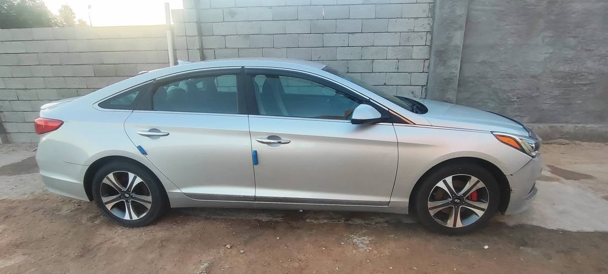 سوناتا 2017امريكي ضرر جماق عكس السايق فقط انبار بسمي محرك معلاي الكازكت سياره جديده محرك كير  جديد شرط ع    فحص السعر 130.  ***********
