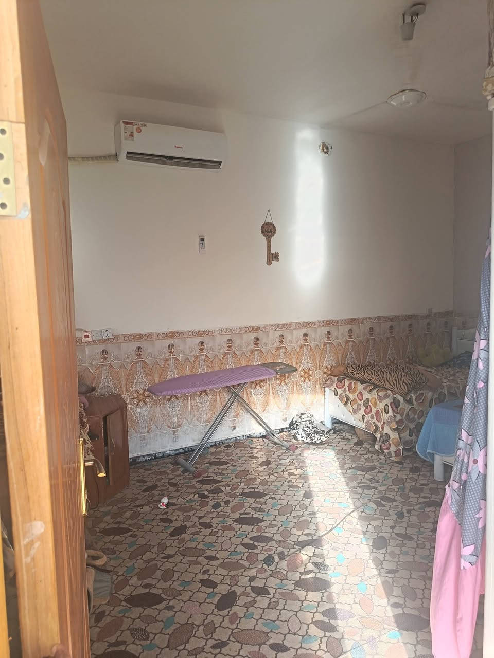 دار سكنية مميزة للبيع 🏠
​العنوان: بابل - الحلة، الطريق الراجع من مرقد العلوية شريفة (بنت الحسن) "ع".
​تفاصيل العقار:
​المساحة الكلية: 200 متر مربع.
​الواجهة: 13 متر 
​نوع العقار: طابو زراعي (سند 25 محول رسمي).
​المميزات:
​موقع مميز وقريب من الخدمات والطريق الرئيسي للعلوية شريفة.
​
​📞 للاستفسار والاتصال المباشر:
تواصل معنا عبر الرقم: ***********
​🏪 أو لمراجعة المكتب مباشرة:
مكتب كرار جبر للعقارات ---

