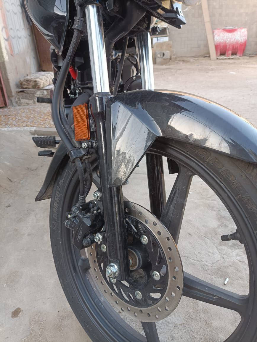 سلام عليكم 
هونده شاين الدراجه شوفة عين 
دراجه موديل 2021 مخزن بالمعرض
دراجه ما ماشيه نضيفه مكينتها نضيفه
سلف شغال كهربائيات  شغاله دراجه متعوب عليها السعر مليون و800 الف بيها مجال بسيط جداً دراجه اوراق كامله الرقم***********  العنوان بصره شط العرب قرب مدرسه البيارق٠
