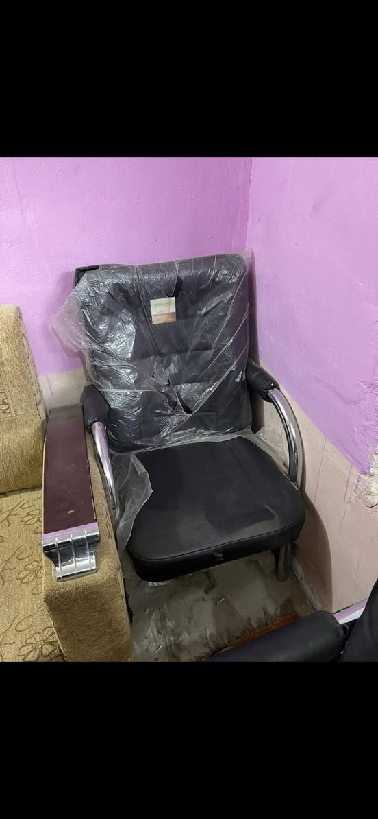 سلام عليكم عندي قنفات عدد 2وميز تسكام   كدام العين وكراسي هم عدد 2البيع  وجربايه نفرين تسكام  درجه اوله  الميز سعره 300 وبي مجال القنفات 60الكراسي 40 الجربايه نفرين 100وبيهه مجال مكاني نجف  الستفسار *********** وتساب مو جود
