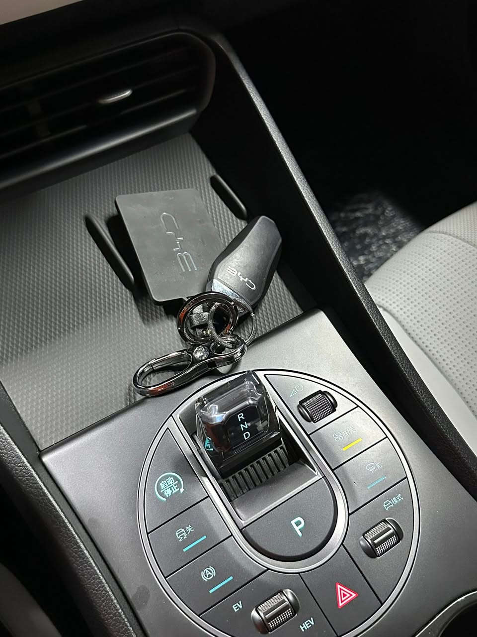 Byd seal 05
مكفوله كفاله عامه
ماشية 2300 فول مواصفات ويل اسود
مكان السياره كركوك
***********
