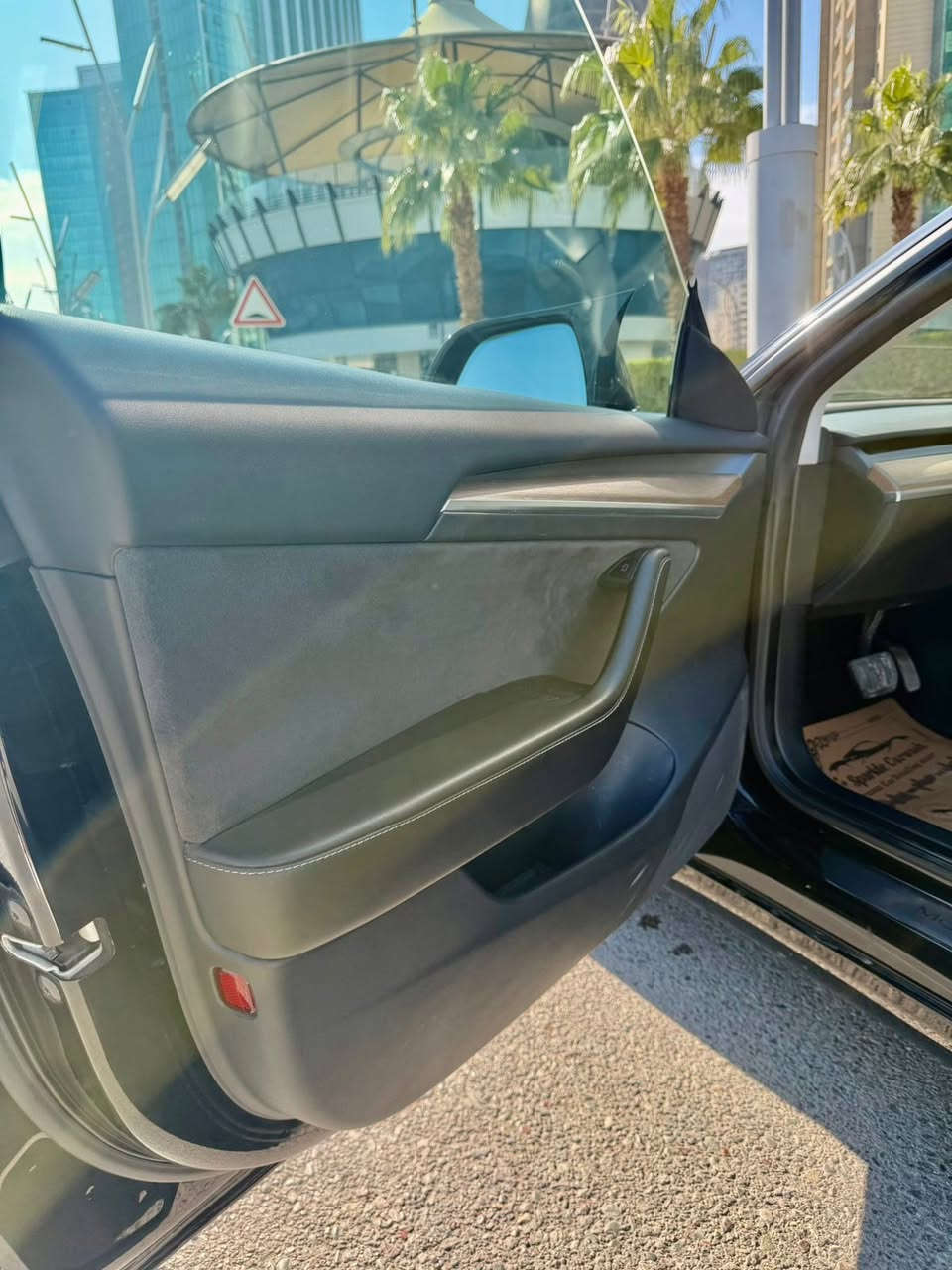 � للبيع بدون مراوس – Tesla Model 3 موديل 2023 ⚡
فول مواصفات | موتر واحد | استخدام شخصي

▫️ الموديل: Tesla Model 3 – 2023
▫️ الفئة: Standard / موتر واحد
▫️ اللون: أسود
▫️ رقم السيارة: أربيل
▫️ الممشى: 33,000 كم

▫️ الحالة العامة: نظيفة جداً
▫️ الضرر: جام لغ خلفي أيمن + باب خلفي أيمن فقط
حادث سطحي صور لحادث مرفقه 
❌ بدون شاصي
✔️ فقط ايرباك تكمه لباقي كله سليم 

⚡ مواصفات تسلا المتوفرة بهاي الفئة:
✅ شاشة لمس كبيرة 15 إنج
✅ نظام ملاحة GPS
✅ أوتو بايلوت (قيادة ذاتية جزئية)
✅ رادار وكاميرات محيطية 360°
✅ نظام تحذير الاصطدام
✅ نظام المحافظة على المسار
✅ كبح تلقائي للطوارئ
✅ تحكم كهربائي كامل
✅ دخول وتشغيل بدون مفتاح (Keyless)
✅ تحكم كامل بالسيارة عن بُعد عبر تطبيق Tesla
✅ تحديثات سوفتوير مستمرة (OTA)
✅ تسارع قوي وقيادة سلسة
✅ صرفية طاقة اقتصادية جداً

🌐 السيارة أونلاين
بيها اشتراك إنترنت فعال لمدة شهرين

🛞 تايرات جديدة
🔇 مغلفة إسفنج عازل ضجيج للشارع

🔌 ملحقات السيارة:
✔️ شاحن تسلا أصلي
✔️ أدابتر إضافي

📍 السيارة متواجدة في أربيل
سعر 169$ 
📞 لأي استفسار:
***********
📲 واتساب & اتصال
