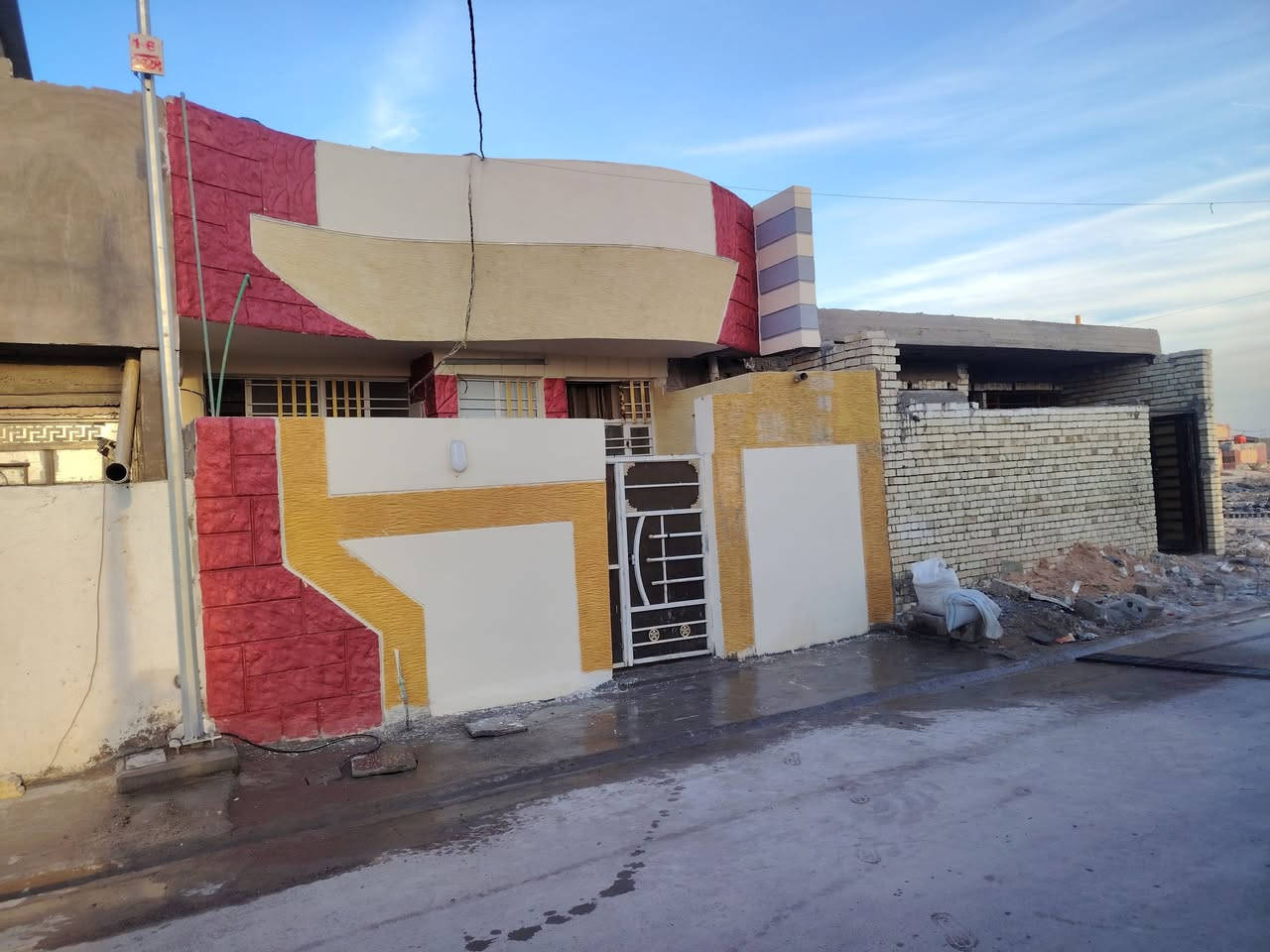 بيت ١٠٠ متر للبيع طابق ونص حميديه شارع المدرسه خدمات كامله *********** تواصل خاص
