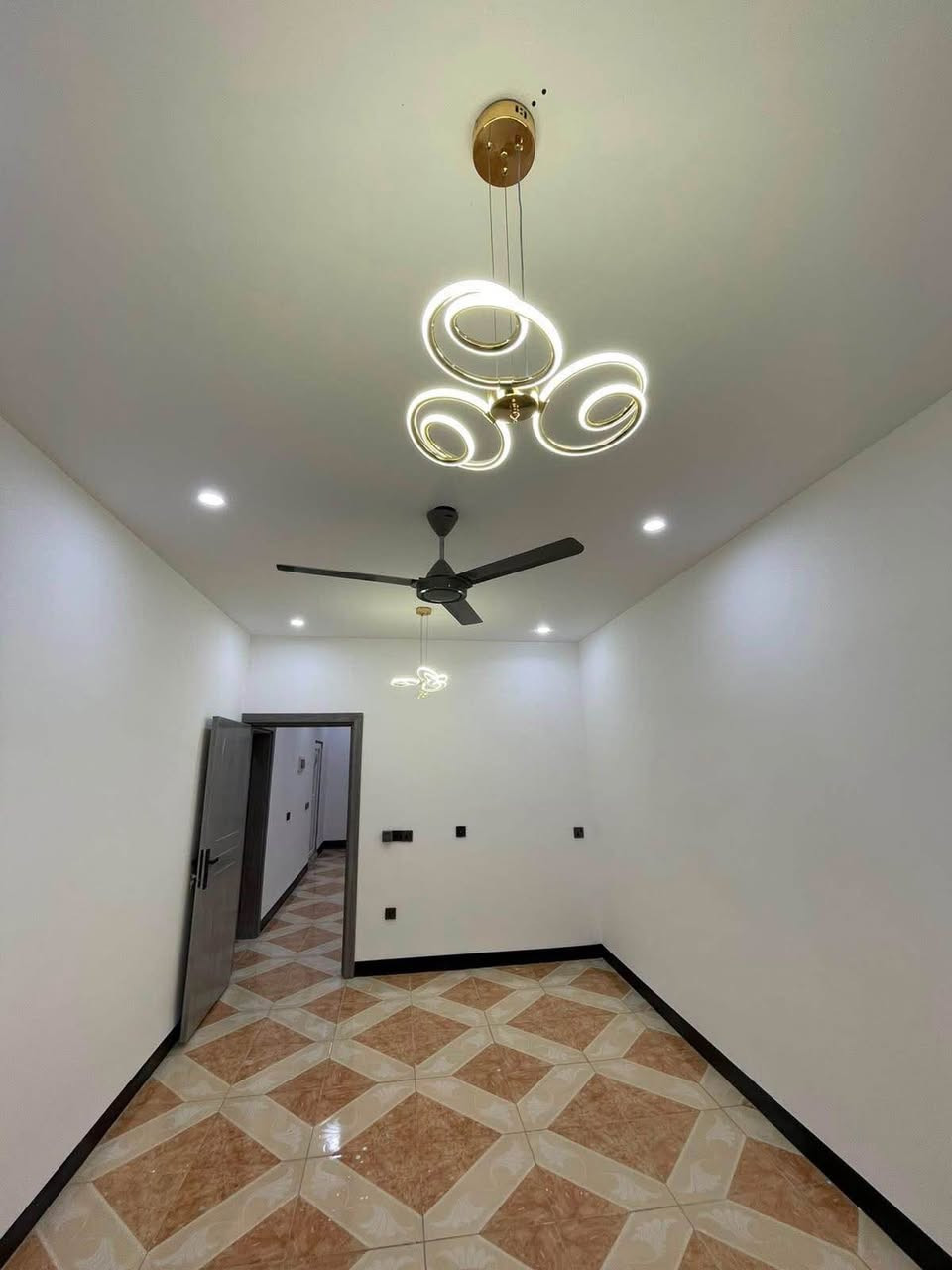 🏡 دار للبيع – فرصة مميزة⚡️

📍 كركوك – حي عدن 
📐 المساحة140م²  واجهه 7| طابقين منعزل 

💰 بسعر مناسب 

للاستفسار والمزيد من التفاصيل يرجى التواصل.
*********** كركوك, العراق
