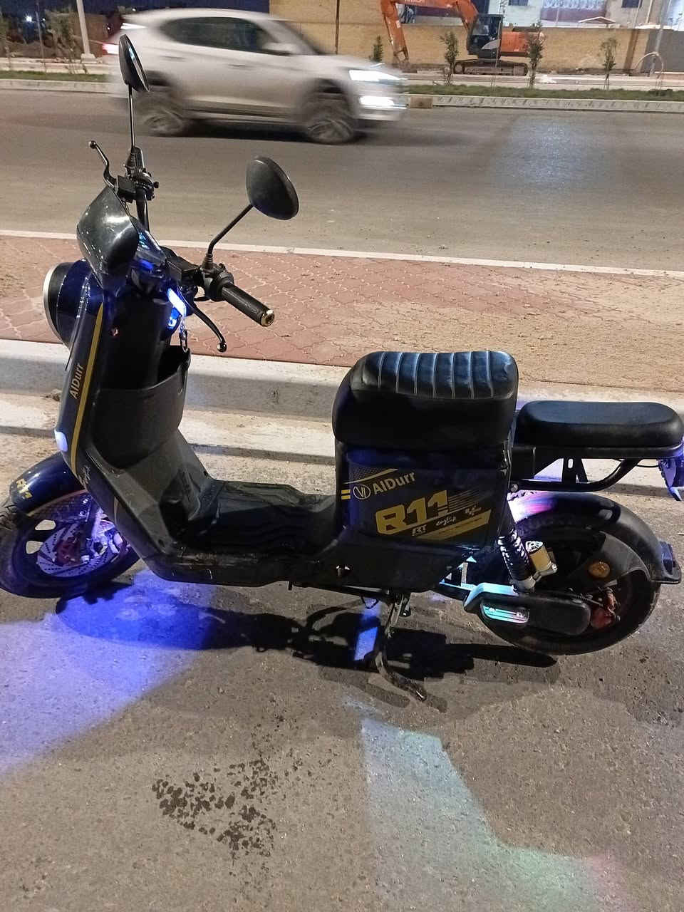 دراجه R11
موديل2026 5بطاريات 32امبير تشغيل كارت وبصمه وسويج دبل كارت قبل شهر بدلت حساس الملف وهسه هم رجع الملف عطل يرادلها بس ملف بيها شخوط بسيطه وكسر يم مكان الشحن السعر 400قفل مكان البصرة الكزيزه ***********
