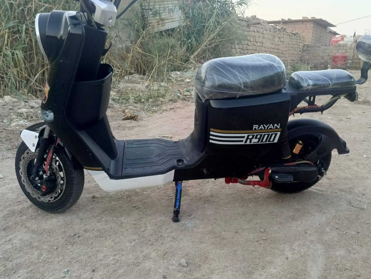 السلام عليكم شباب دراجه شحن للبيع
اسمه R900

 الشركه ريان  من محمد الوكيل 

الدراجه بعدهي زيرو ماشيه قليل

بطاريات خمسه دبل كبار  26 امبير نوعهن ريان اصليات 

دراجه مزود عليه ستان صفح ويدات وعنبار رياضيات 

وكلوب بومه ولايت خلفي احتياط 

الدراجه تمشي 90 شرط عداد حقيقي

بيه رباعيه ونضام البارك وقوف وبيه بك ويجي وياه سويجات اثنين وبصمات اثنين 
الدراجه احلى من الصور والبطاريات شرط الفحص
المكان بصره شط العرب تنومه 
الرقم ***********
السعر 520  وبيه مجال حك الجيه
