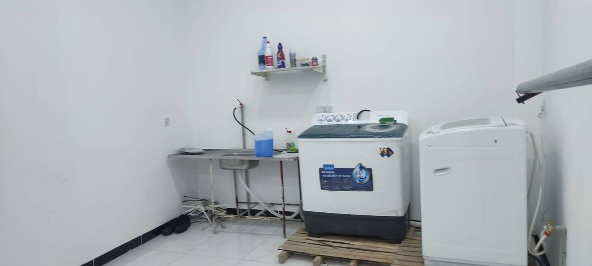 السلام عليكم 
غراض مكوى للبيع الموجود بالصوره 
جهاز كوي غسالات جدد واحد 23 كيلو وثانيه 18 كيلو 
وملحقات ميز وسنك وتعلاكة ملابس وبطانيات وميز منضدي واي استفسار التواصل خاص وادللو


**إذا كنت صاحب هذا الإعلان وتريد حذفه لأي سبب، رجاءا أرسل رسالة إلى الدعم الفني**