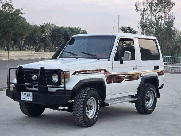 ميگزةمين بؤكس 89
مةكينة 2f
4گير دةبل اكسل 
4تايةو ويلي لؤك 
مةكينةي تؤزيك دوكةلي هةية 
سعري 35مةجاليكي كةم 
شوين كةلار 
***********
