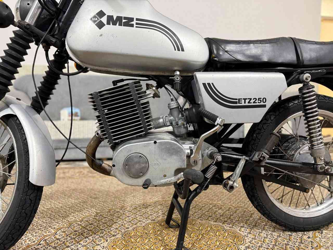 سلام عليكم تحياتي للجميع مرخصة الادمن بسبب الوعود الكاذبه اعيد النشر ماطور ١٩٨٢ مكينه ستندر ماطور مؤسسة بلادي جديده راس وجعب ألماني ماشيه ٧١ الف زيرو الاستفسار الرقم *********** تحياتي
