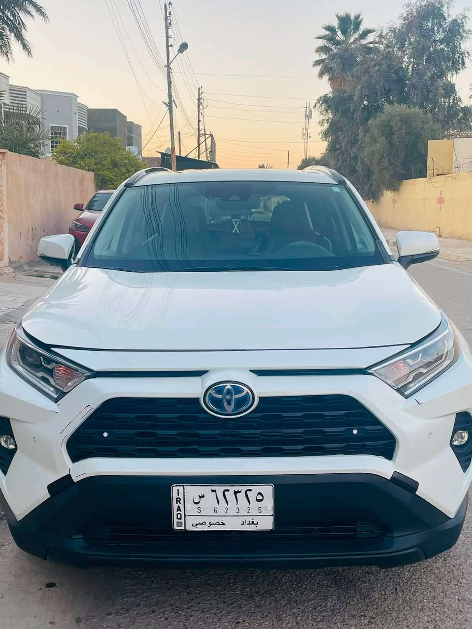 تويوتا راف 4 2020 ليمتد 
سعة المحرك : 2500cc Hybrid
نوع ناقل الحركة : CVT متتابع التغيير
المسافة المقطوعة : 100 آلف كيلومتر وقابل للزياده
فحص كامل جديد

الإضافات:
* فتحة سقف 
* دفع رباعي 
* شاشة لمس متعددة الوظائف
* كاميرات 360
* حساسات 360
* مقاعد من الجلد - كهرباء - ذاكرة
* خاصية التدفئة ((والتبريد ))للمقاعد
* شاحن ويرلس (wireless charger)
* عدة أنظمة قيادة ECO \ EV \ Sport \ Normal \ Trail
* انارة Full LED
* بصمة تشغيل
* بصمة ابوب 4
* زجاج أسود خلفي
* صندوق كهرباء
* تكييف أوتوماتيك 
* التحكم بالوسائط والهاتف عبر المقود
* تدفئة بالستيرنك
* اضوية زينون - ليد
* كشافات ضباب 
* بلوتوث
* قفل مركزي ابواب
* جنطات المنيوم قياس 18 إنش
* مانع انزلاق 
* مثبت سرعة
* وسائد هوائية
* غمازات عالمري
* مرايا جانبية كهرباء
‏* navigation 
*تحديد مسرب 
* مانع انغلاق المكابح ABS
* نظام توزيع قوة الكبح الإلكتروني EBD
* نظام دعم الفرملة BA 
* نظام الثبات الإلكتروني ESC
* نظام المساعدة على تسلق التلال HAC
* مدخل وسائط USB / AUX / HDMI
والعديد من المواصفات
للتواصل عبر الخاص ورقم الهاتف
***********
السعر 240 وبيها مجال بسيط
