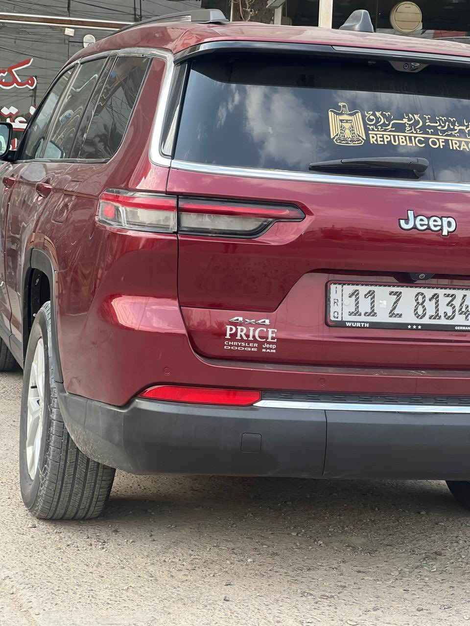 السلام عليكم جيب كراند شيروكي لمتد بلاص موديل ٢٠٢٣ سبعه راكب  اعلى مواصفات بالجيب السياره مصبوغه حزام بدون لغود ولا شواطي كفاله 
ماشيه ١٧ الف فقط السياره زيرو 
مكاني بغداد /الغزاليه 
للاستفسار / ***********
السعر / ٢٤٠ وبي مجال
