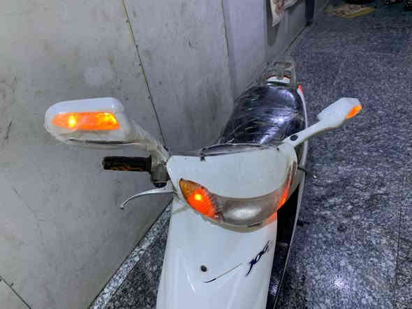 السلام عليكم دراجه عصفوريه للبيع دراجه حلوه بيه دبل رياضي و فج امامي سعر 275 و بيه  مجال الطيبين مكاني بغداد البلديات ***********
