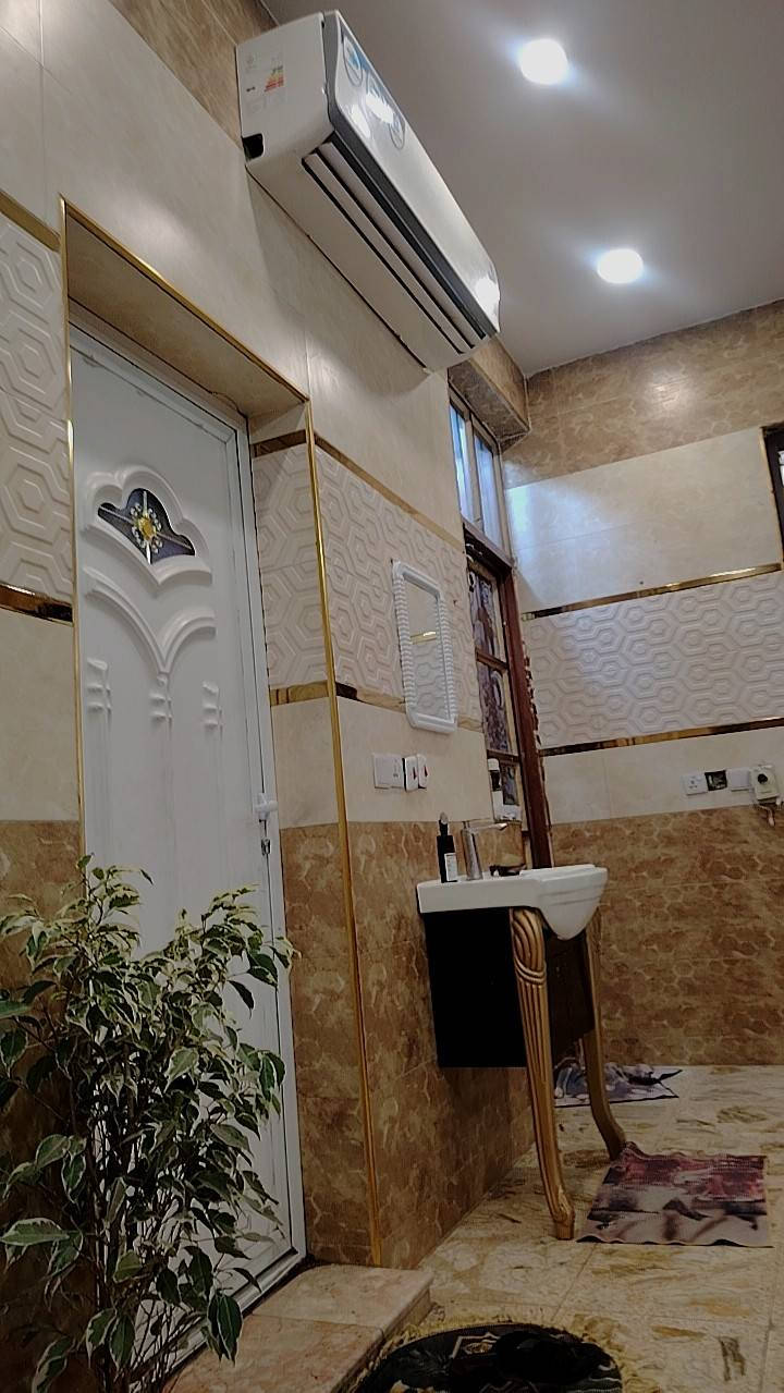 بيت للبيع في السده شارع ١٥ طابق واحد كامل مساحته ١٠٠ متر مربع للاتصال عل الرقم ***********
