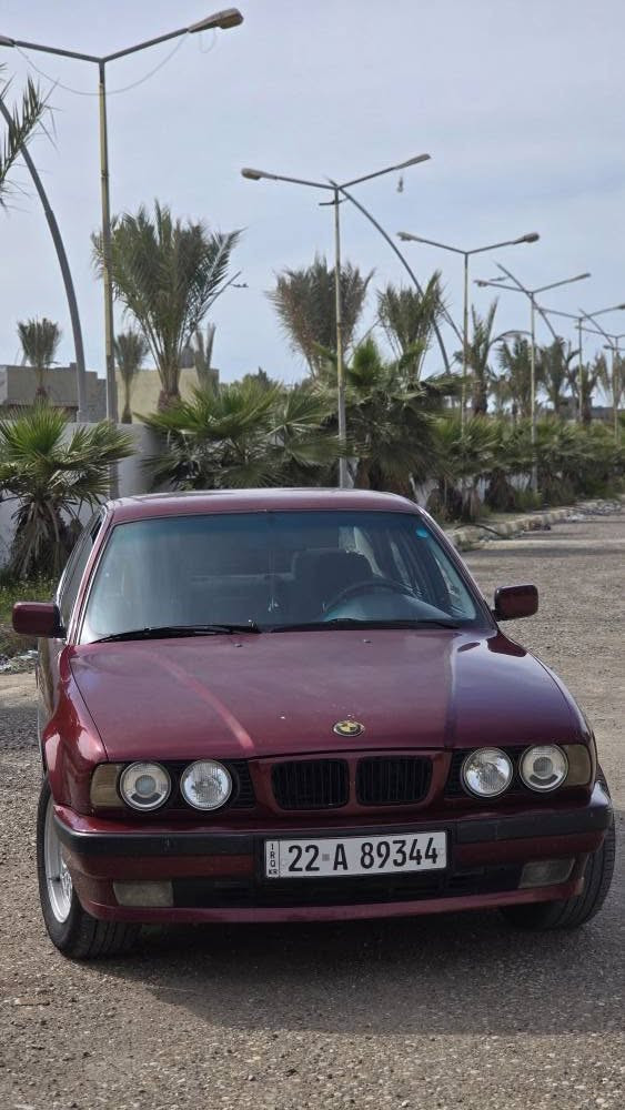 بي أم موديل 1992 ألماني محدثة بالكامل 95 

بلاد 520 عليها مكينة صقر تك ديجتال 28 + گير اوتو بلادي 

تايرات جديدة صدر جديد تبريد شغال

داخل لون اسود فورميگا كشن سياحي وهيتر

السيارة بأسمي وتحويل ثاني يوم رقم جديد سنوية ساقطة اقل من سنة 

مكان السيارة كركوك السعر 75 وبيها مجال بسيط
 (***********)
-------------------------------------------------------------------- كركوك, العراق
