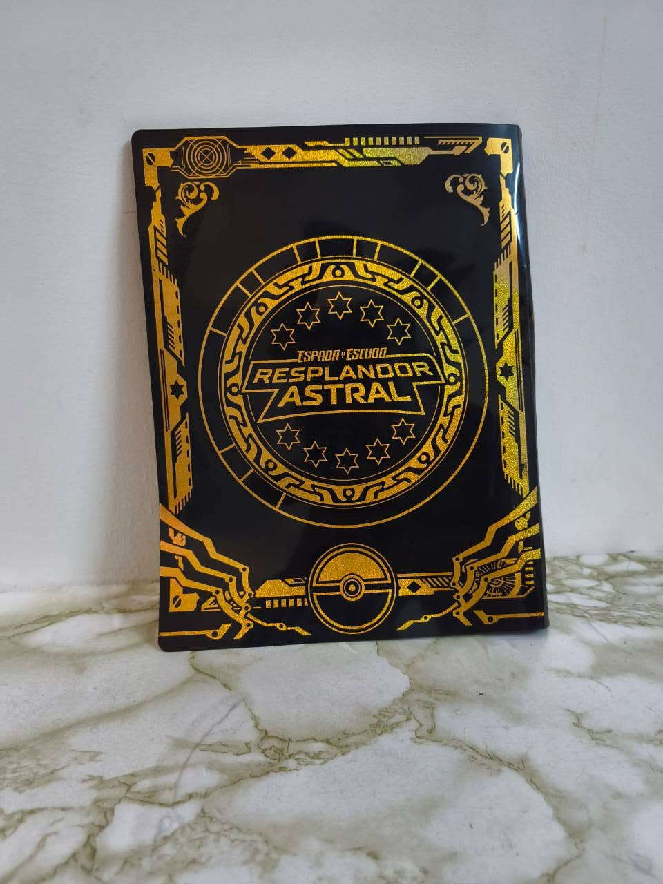 شلعه كامله 

هاي تجميعي الخاص مو امزون سبب البيع محتاج فلوس

1.البوم بوكيمون ياخذ 426بطاقه

2.بطاقات وان بيس اصلي نسخه ياباني عدد 100بطاقه وبيه تكرار بسيط

3.بطاقات نسخة بوكيمون انكليزي او الي يسموه امريكي اصلي عدده 17بطاقه 

4.باكات عدد 2 كل باك يحتوي على 4 بطاقات و نسخه يابانيه وليس انكليزيه و موجوده الكارتونه الأصليه راح تجيك بيه الباكات

5.حافضة بطاقه مفرد البطاقات المميزه عدد 3 مثل ما موضح بالصوره

ملاحضه: موجود ضمن الصور ختم الشركه على البطاقه لاي شخص يريد يتأكد منه اصليه لو لا

اكتب سعرك بالتعليقات او خاص اذا مو شراي لا تراسل وتكسر بالسعر


**إذا كنت صاحب هذا الإعلان وتريد حذفه لأي سبب، رجاءا أرسل رسالة إلى الدعم الفني**
