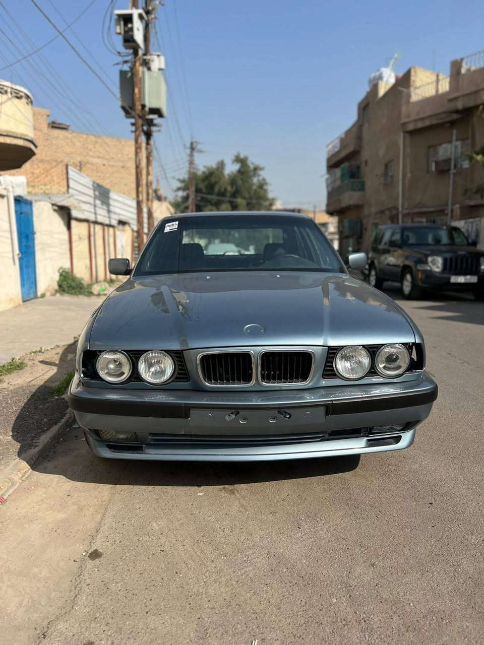 السلام عليكم اخوان وين ليدور سياره حار ومكسب ورخيص هاي السياره للبيع رقم بابل مشروع وطني مكانه بغداد 
السياره توه طالعه من الفرن السياره جديد بمعنه الكلمه الله شاهد وتفوتكم بس اترتب الداخل بس دوشمه رادله
محرك 525 محرك وكير جديد صدر جديد كولشي بيه جديد 
السعر 42 وبيه مجال قليل الان السياره بس رادله دوشمه 
هذا رقم صاحب السيارة 
*********** صاحب السيارة اخوان والله اتفوتكم @الجميع
