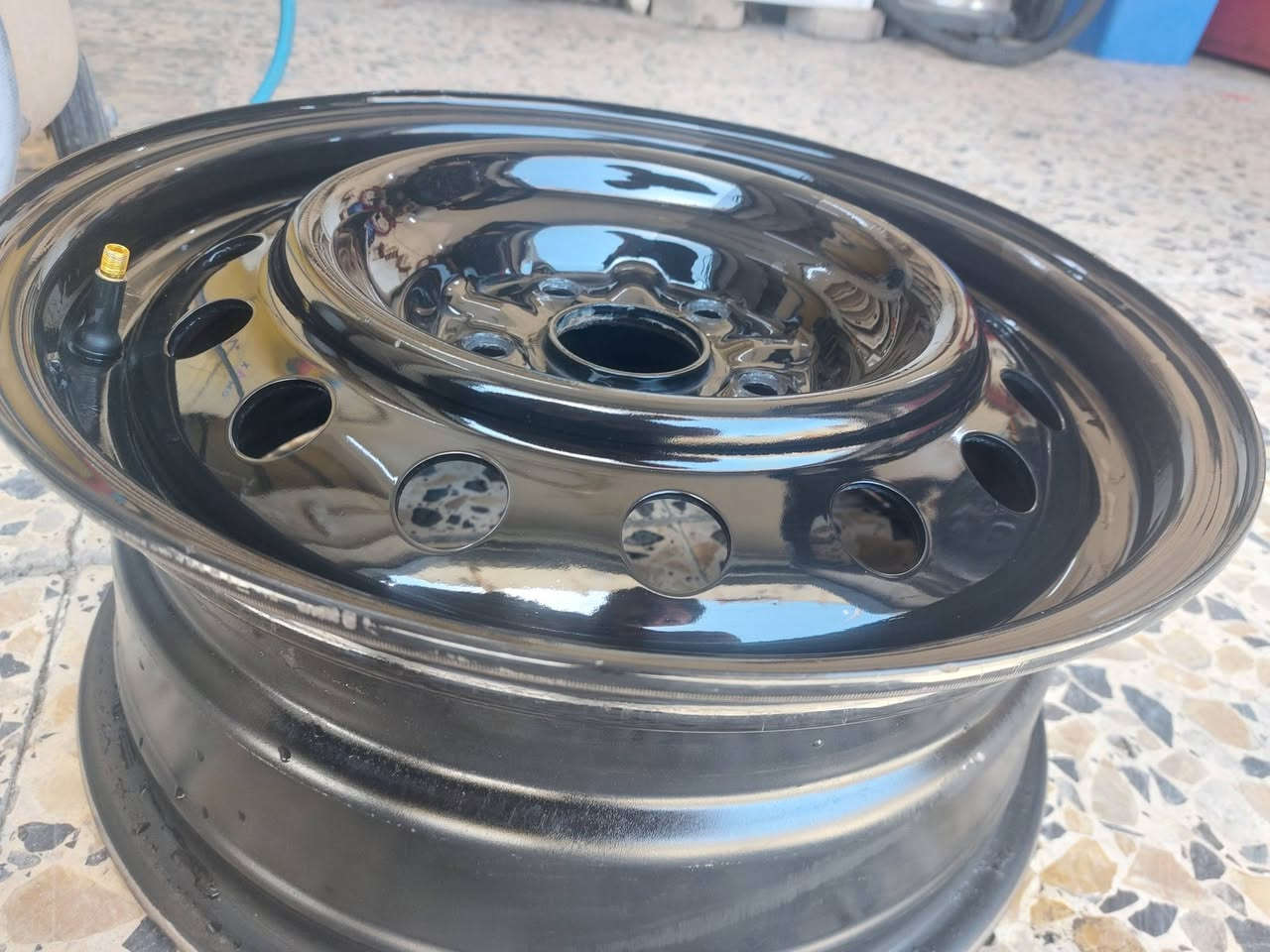 ***********
تخم وياله مال كورلا شفه عاليه حجم ١٦ اصلي ياباني السعر١٢٠ هوه وتخم ستدات نيكل جدد مكاني بغداد الحريه
