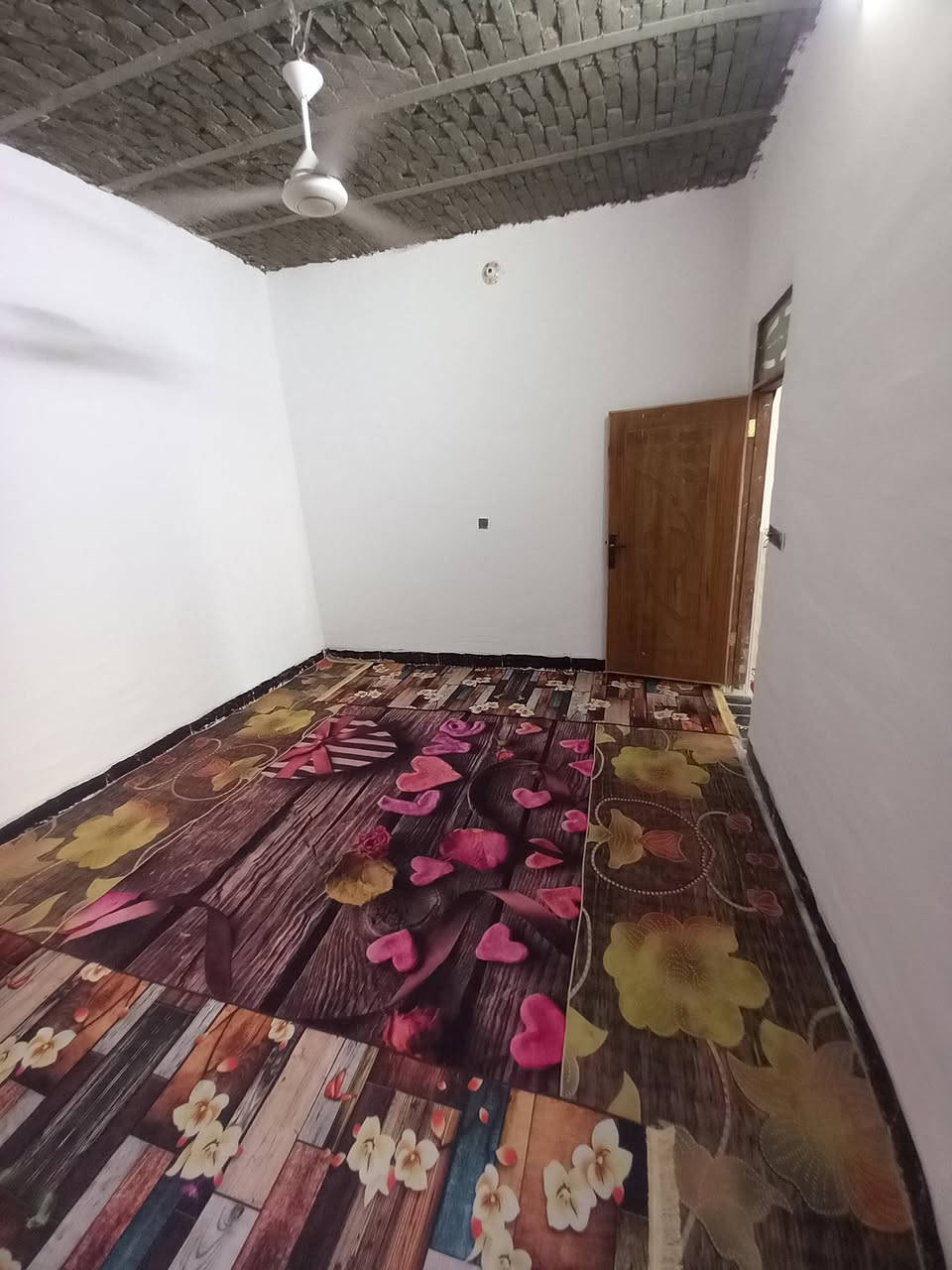 السلام عليكم بيت للبيع المساحه 100 متر الزراعي مشمول بالتطوير نجف شارع كربلاء عمود 134 طريق يا علي مشمول بالقرار 320 معاملته كامله بيت نظيف متكون من غرفه وصاله ومطبخ حمام داخلي وحمام خارجي نقص بس الاستقبال ما مدني بيت شغله درجه اولى متوفره كافه الخدمات وطني مولد ماي شوارع تبليط سوق مدارس  كلها موجوده والبيت نظيف سيراميك ارضي وجداري السعر 22 وبي مجال رقم الهاتف***********
