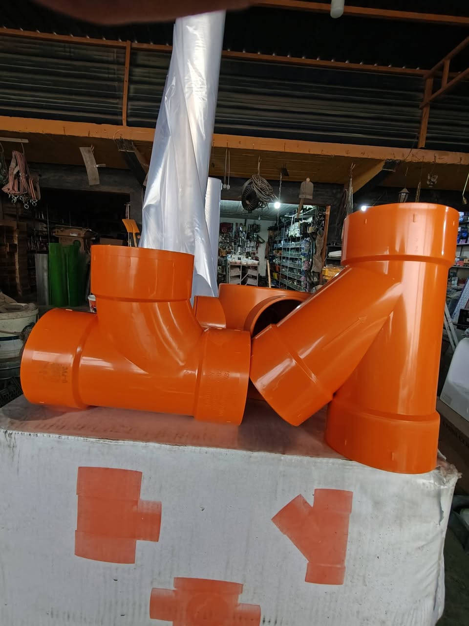 السلام عليكم
متوفر حالياً 
بوري مجاري اصلي 
مع الفتنگ
التفاصيل داخل الصور 
____________
العنوان مفرق شميط 
محلات الطعان 
مقابل مرطبات الواحة
للاستفسار الاتصال على الرقم
***********
***********
