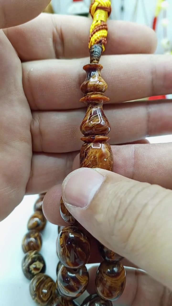 ..لعشاق القطع المميزة والمختلفة من السندلوس.

.. كلكسي عرك ناعم لون مميز جداً جراخة يدويه بالكامل.

..قطعة فحلة مشال شيوخ ..33..خرزة ..بيض حمام.

..بوزن..82..غرام قياس الخرز ..17..ب..13..ملم 

..المهتم يتفضل خاص ويدلل..


**إذا كنت صاحب هذا الإعلان وتريد حذفه لأي سبب، رجاءا أرسل رسالة إلى الدعم الفني**
