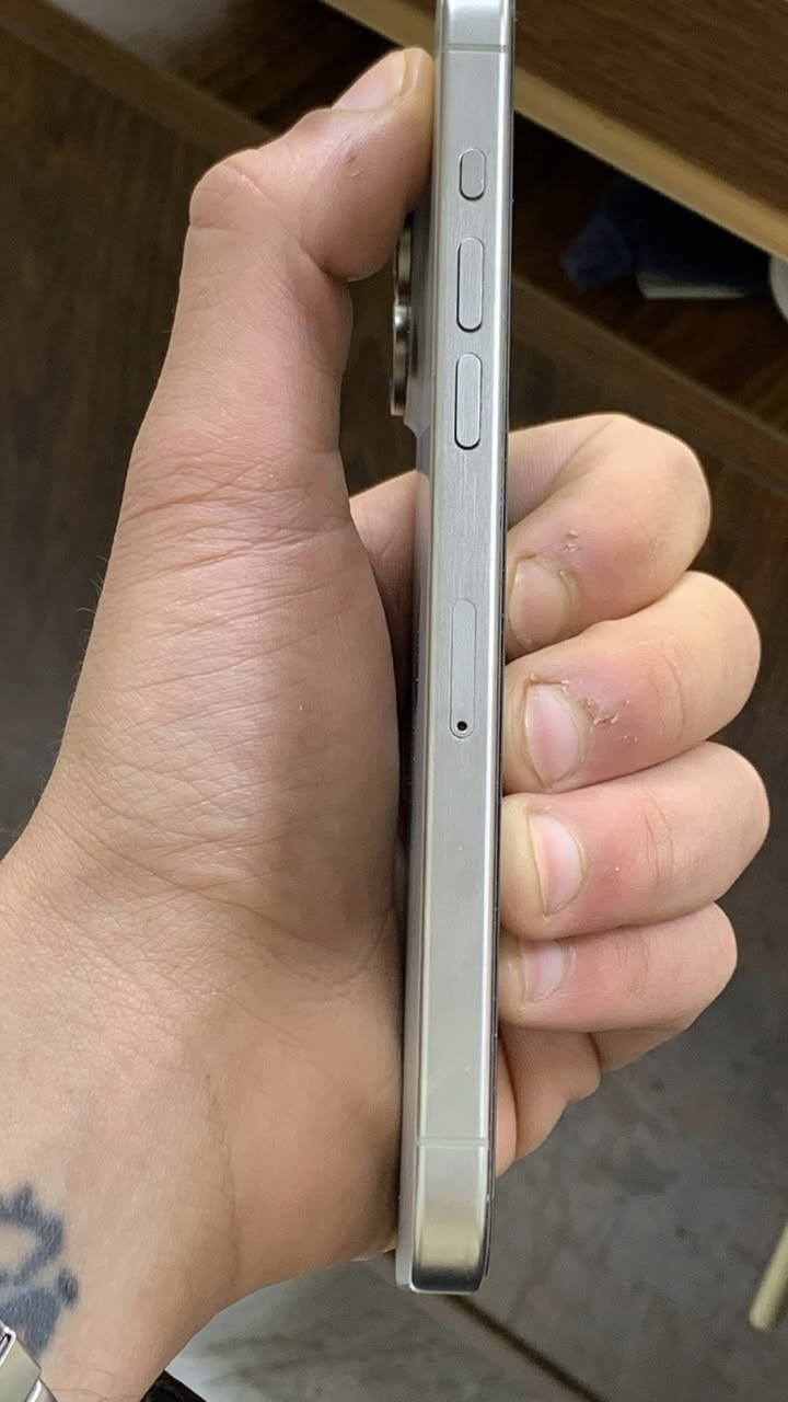 سلام عليكم
ايفون 15 برو ماكس 
فول نظافة مكفول من كلشي 
شرق اوسط 
بطارية 89 
سعر 1025 وبي مجال جداً بسيط 
غراضه كامله بدون شاحنه 
*********** 
بغداد سيديه
