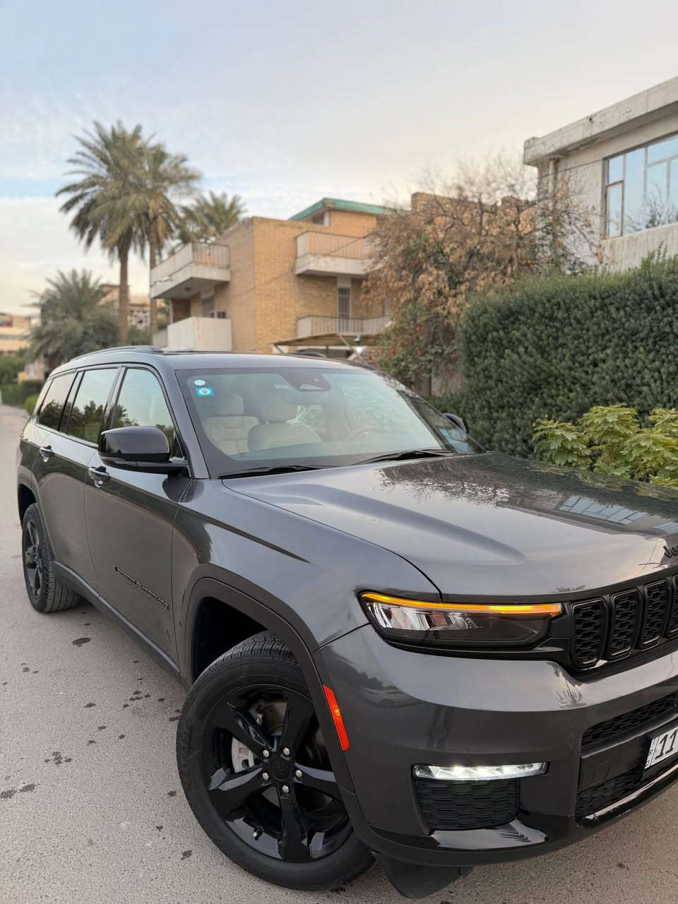 ✨ يا الله السلام عليكم ✨

🚘 جيب جراند شيروكي – Grand Cherokee L
📅 موديل: 2023
⛽ بنزين
👨‍👩‍👧‍👦 7 ركاب

🔹 المواصفات (فول مواصفات):
✔️ محرك 6 سلندر 3.6
✔️ دفع رباعي
✔️ بصمة أبواب وتشغيل
✔️ شاشة كبيرة نظام ترفيه
✔️ تحكم كامل بالستيرن
✔️ كامرة خلفية
✔️ حساسات
✔️ كشنات VIP منفصل
✔️ كراسي كهرباء
✔️ تكييف أوتوماتيك ثلاث مناطق
✔️ فتحات تكييف خلفية
✔️ سايد بريك كهرباء
✔️ أوتو هولد
✔️ تحديد مسار
✔️ مانع تزحلق
✔️ نقطة عمياء
✔️ وسائد هوائية متعددة
✔️ داخلية فخمة وواسعة

✨ وبعد بيها هواي مواصفات

ماشية 44 الف ميل

حادث السيارة جاملغ فقط ومبدل نفس اللون

✅ رقم بغداد باسمي تحويل ثاني يوم

🌟 السيارة نظيفة وبعد أحلى من الصور وبالعافية على اللي ياخذها

💰 السعر: 312 ورقة
🔻 بيها مجال بسيط

📞 للاستفسار: ***********
📍 العنوان: بغداد بغداد, العراق

