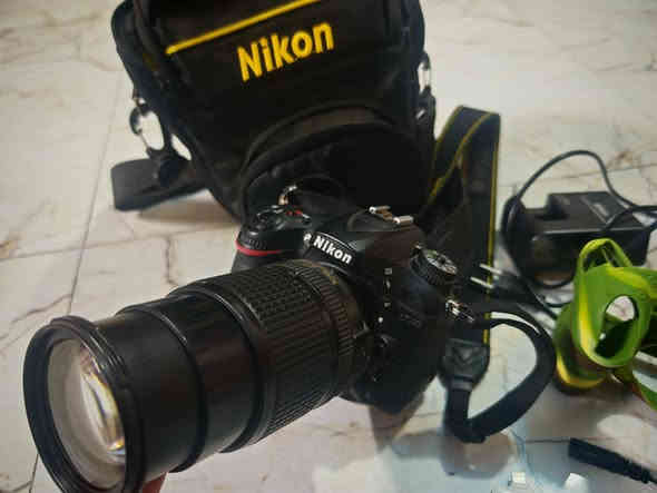 السلام عليكم 
كامره نيكون 7200
استخدام شخصي
نضيفه
ملحاقاتها
جنطه
رام 32
كفر جيلاتين
بطاريه عدد2
العنوان الديوانية الشاميه
***********
