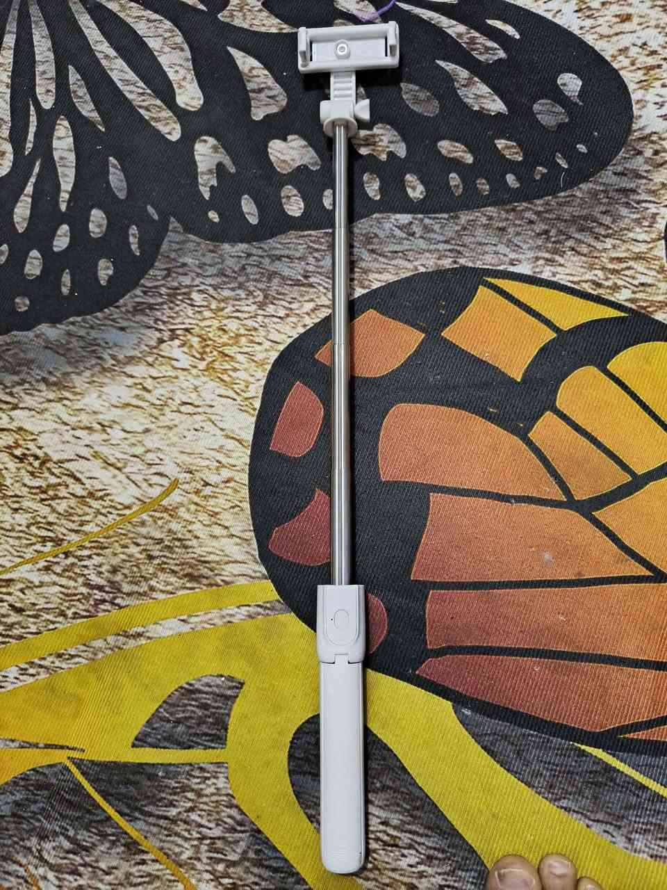 حامل ثلاثي القوائم وعصا سيلفي من شاومي (Xiaomi Mi Selfie Stick Tripod). 
الاتصال: بلوتوث لاسلكي.
التصميم: قابل للطي والتمديد مع دوران 360 درجة.
الطول: يبلغ طولها 19 سم عند الطي و42 سم عند التمديد.
التوافق: تدعم الهواتف الذكية بنظام أندرويد 4.4 أو أحدث، و iOS 5.0 أو أحدث. عمارة, ميسان


**إذا كنت صاحب هذا الإعلان وتريد حذفه لأي سبب، رجاءا أرسل رسالة إلى الدعم الفني**