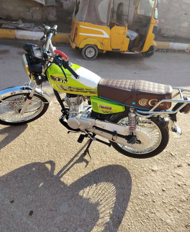 سلام عليكم دراجه تايكر للبيع موديل 2024 طالعه بل 25 اوراق سكنر خمس  كفاله عامه برغي ما مفتوح بيه مال جناي ما متعوبه الف دينار ما اذب عليه مكاني شطره سعر 775 وبيه مجال قليل كلش لشراي خاص ما اجاوب هاذه رقم الهاتف شراي يتصل ***********
