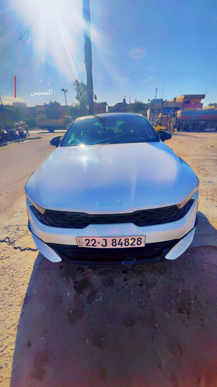 السلام عليكم 
كي فايف 2022 للبيع  رقم اربيل يعني محد يكدر يغرمك بغداد بدون  غرامات   السياره بسمي السنويه
جيتي لاين فول موصفات 1/1
ماشيه 88 كيلو  
كير مكينه مكفولات شرط الفحص صدر جديد تايرات جديده باتري جديد 
حادثها بنيد  وقبق جنطه بدون ايرباك
وهنا بالعراق جاملغ خلف الراكب  المفروض بارد بس محلو صار ونصبغ  نصه وكل صور الحادث موجوده تحويل ثاني يوم 
المحرك 1.6تيربو✈️
‏Kia K5 2022 GT line
‏‎فول مواصفات 
لون ابيض 
لدات داخليه 64 لون متغيره 
‏‎بصمه 
‏‎ تشغيل عن بعد 
‏‎سايد بريك بصمه
‏AUTO HOLD     
شاشة كبيرة  
ستيرن رياضي D 
‏‎كامره دواره
‏‎كشافات امامي
‏‎شاشه اعطال 
رادار امامي توقف ذاتي 
‏‎رادار جانبي
‏‎مراقبة النقطة العمياء
‏‎رادار خطوط البيضاء وتحديد مسار وقيادة ذاتيه  
‏‎أشاير بالمري  
داخل أسود ملكي
‏‎كشنات جلد  
‏‎مقعد السايق  كهربائي
‏‎لايتات ‏ثلاثة عدسات زينون عالي ناصي + ليد برتقالي 
‏‎خمسة  انظمه قيادة 
فول تحكم ستيرن
‏‎كير أوتو + عادي
شحن اللاسلكي 
‏‎صندوق ‏كهربائي ذكي 
‏ نظام الملاحة
‏‎مصابيح خلفية LED
‏‎مصابيح ضباب LED
‏‎Android Auto   
‌‏Apple Carplay
اريل طياره نفكيتر
‏‎مخارج usb خلفيه
السعر175 بيه  مجال بسيط
مكانها بغداد حي اور 
رقم هاتف ***********
