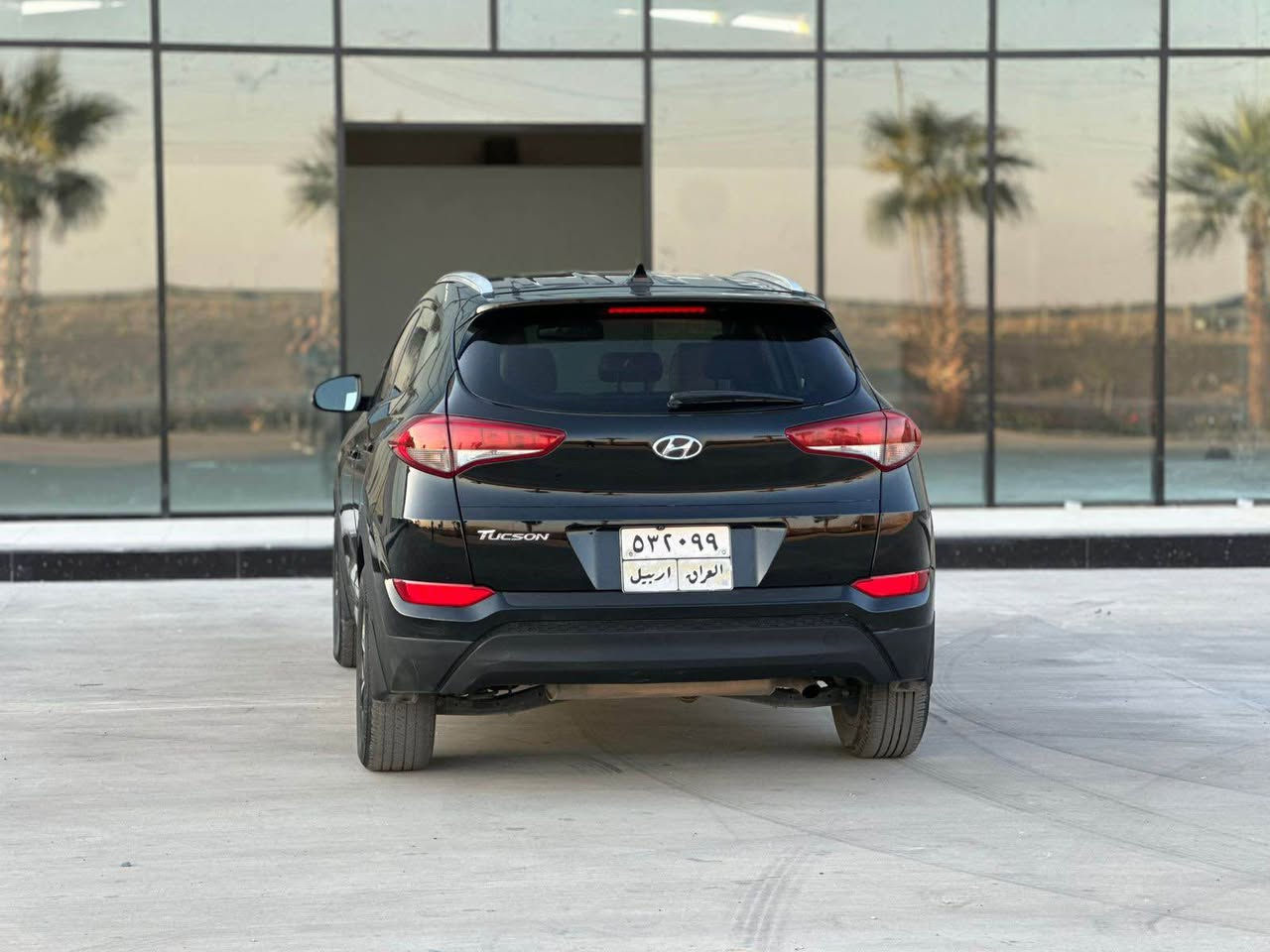 هونداي توكسان موديل 2017 بابين مبدل شركة يعني السياره بدون صبغ بدون دواخل بدون ايرباك كله سليمه شركة محرك جديد كير جديد  
السياره فول ما عدا فتحة السقف بصمه شاشه كبيره كاميرا شغال عن بعد فور ويل AWD السعر ١٥٠ ورقه 
***********
*********** دهوك, العراق
